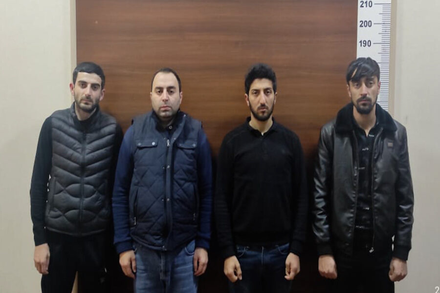 Dəstə yığıb dayısının evinə basqın etdi - VİDEO 1 Dəstə yığıb dayısının evinə basqın etdi - VİDEO