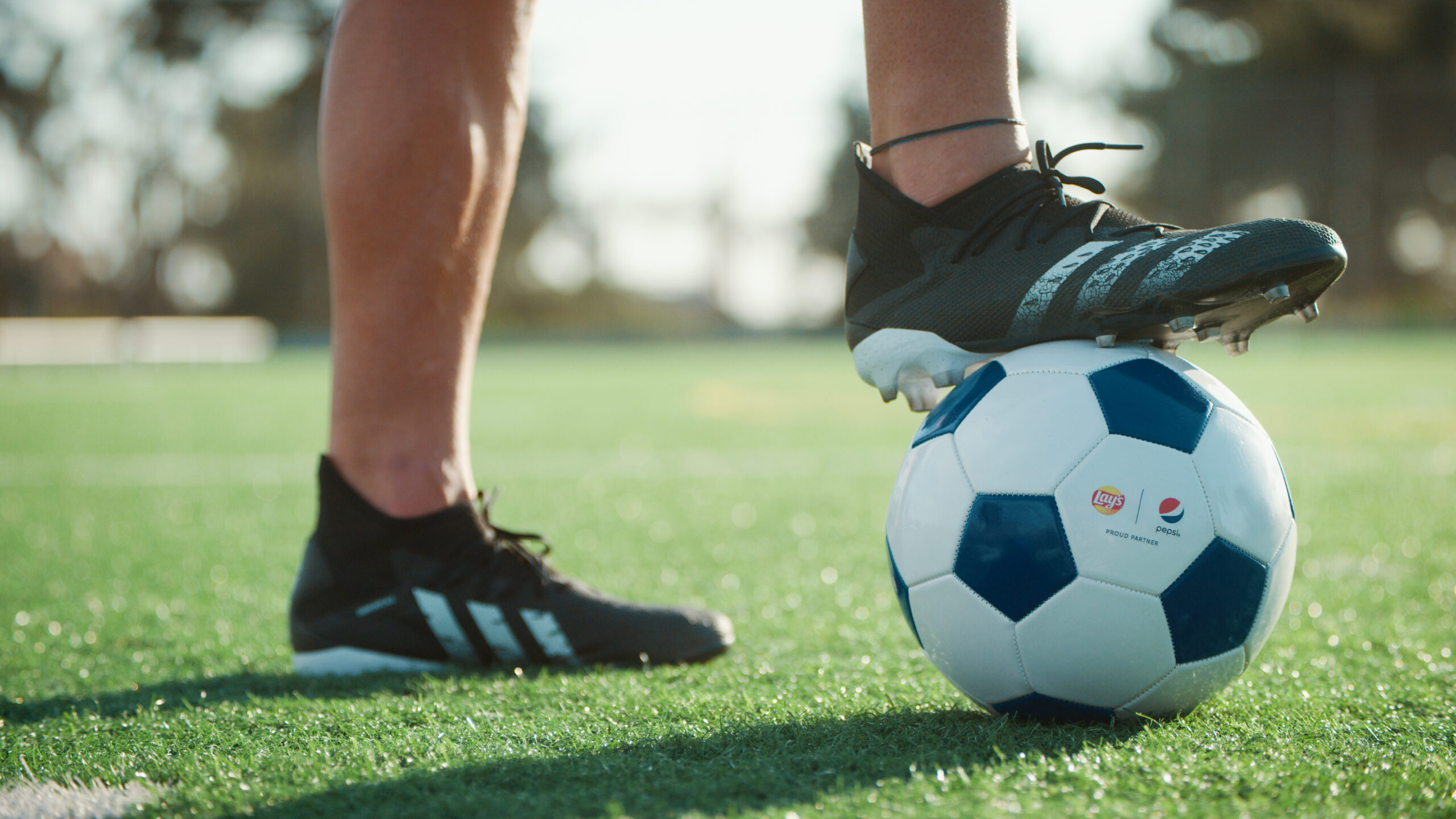 Futbol oynamaq istəyirdi, "tok" vurdu - FOTO