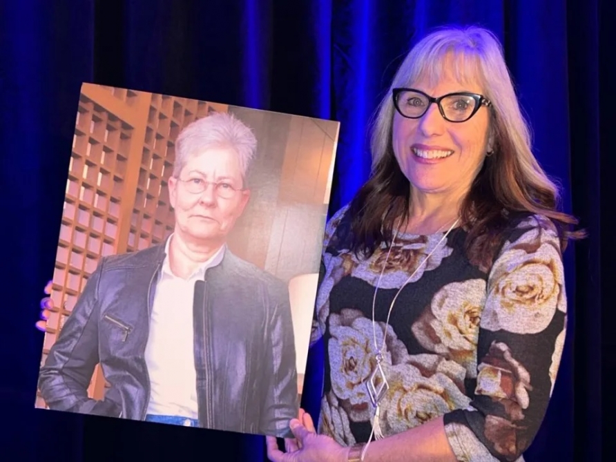 Xeyriyyə fonduna 384 milyon dollar ianə edən qadın kimdir?