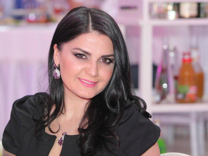 Müdafiə Nazirliyi məşhur müğənnini təltif etdi - FOTO