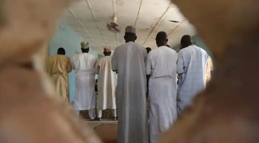 Namaz qılan insanlara atəş açıldı - 12 nəfər öldü