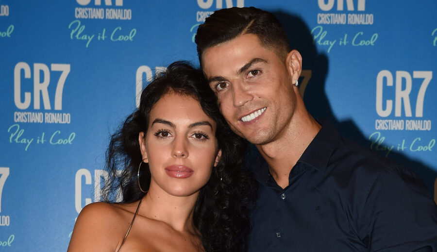 Sevgilisindən Ronaldoya maraqlı hədiyyə - VİDEO