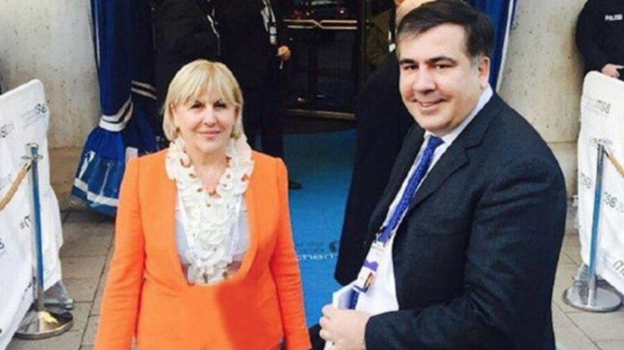 Saakaşvili siyasətdən getdi - Anası açıqladı