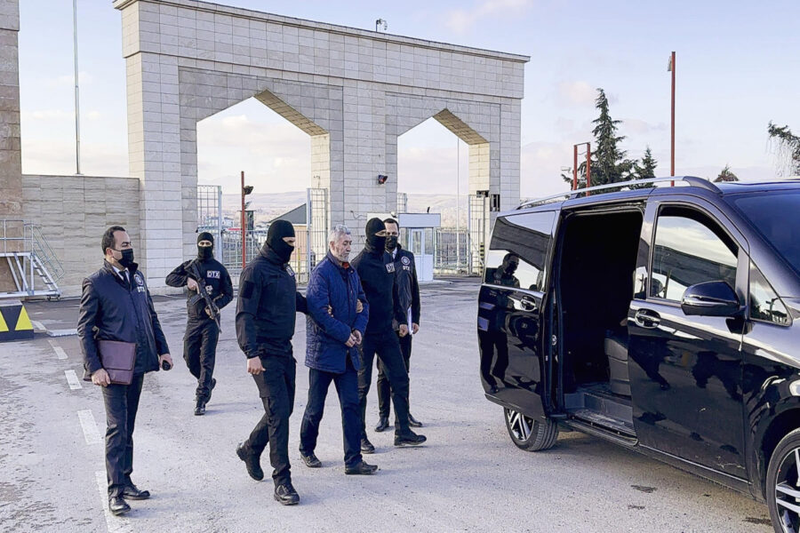 DTX İrana casusluq edən məşhur terrorçunu xaricdə qandallayıb ölkəyə gətirdi - ŞOK