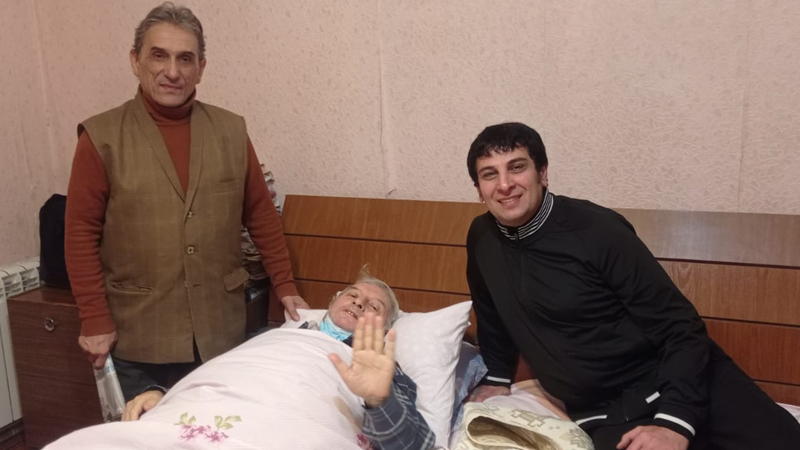 Tanınmış rejissor ürəyindən əməliyyat olundu