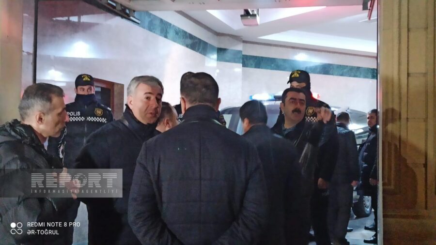 Orxan Əsgərovun cənazəsi Təzə Pir məscidinə gətirilib - VİDEO - YENİLƏNİB