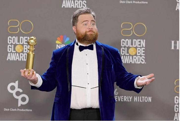 “Qızıl Qlobus” mükafatlarının təqdimetmə mərasimi - Qızmızı xalıda diqqət çəkən obrazlar/FOTOLAR