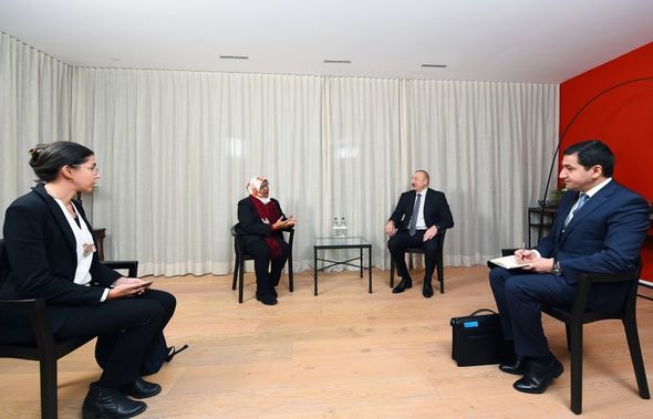İlham Əliyev Davosda Maimuna Mohd Şəriflə görüşdü - FOTO 3