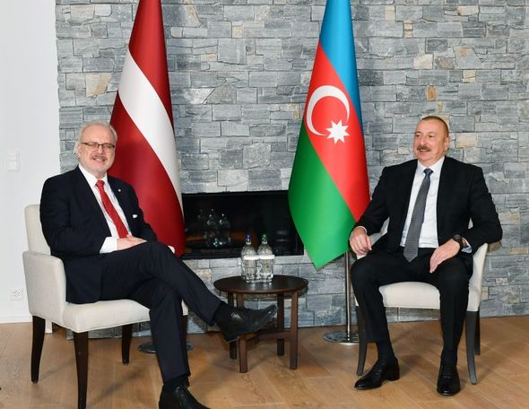 İlham Əliyev Davosda Latviya Prezidenti ilə görüşdü - FOTO / YENİLƏNDİ 4