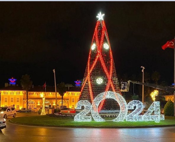 Sumqayıtda və Adanada qəribə yeni il görüntüsü - FOTO
