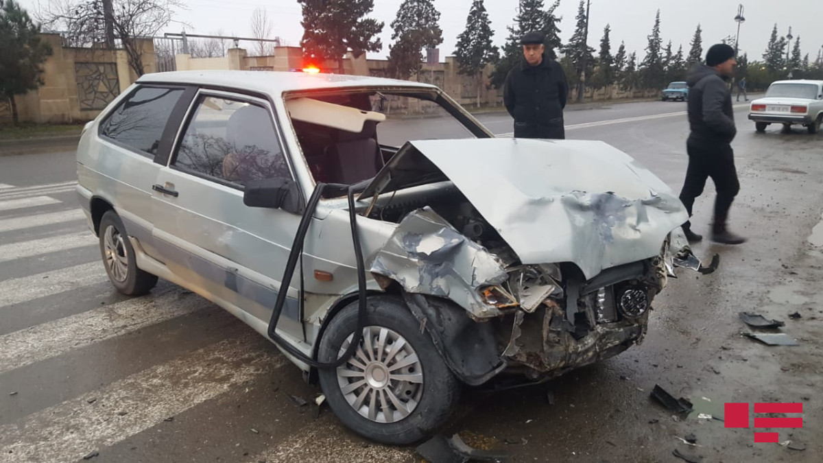 Ucarda iki maşın toqquşdu - Xəsarət alanlar var / FOTO