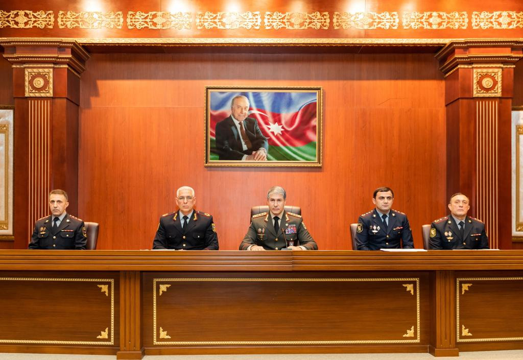 Vilayət Eyvazovun polislərdən tələbi: Vətəndaşlarla nəzakətli davranın - FOTOLAR 3 Vilayət Eyvazovun polislərdən tələbi: Vətəndaşlarla nəzakətli davranın - FOTOLAR