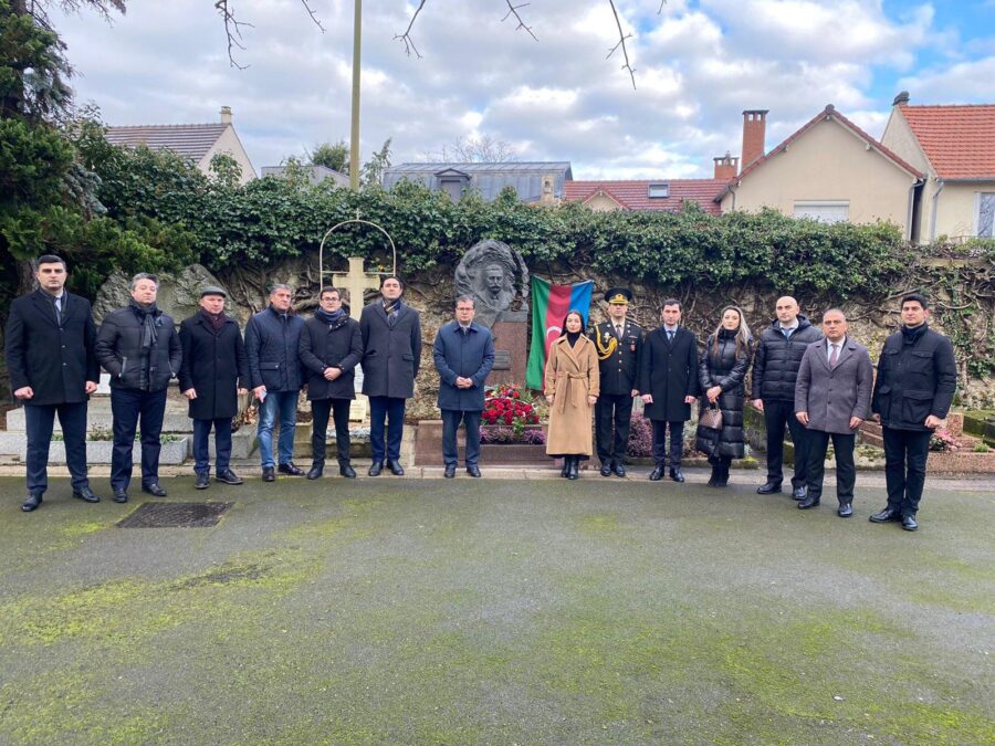 Leyla Abdullayeva Parisdə onun məzarını ziyarət etdi