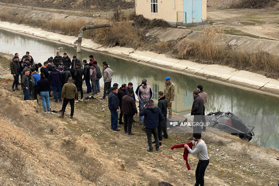 Su kanalına aşan maşında ölənlərin kimliyi məlum oldu - Fotolar - YENİLƏNİB