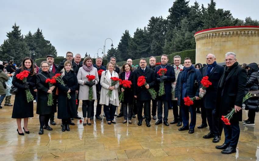 Aİ Azərbaycana başsağlığı verdi - FOTOLAR