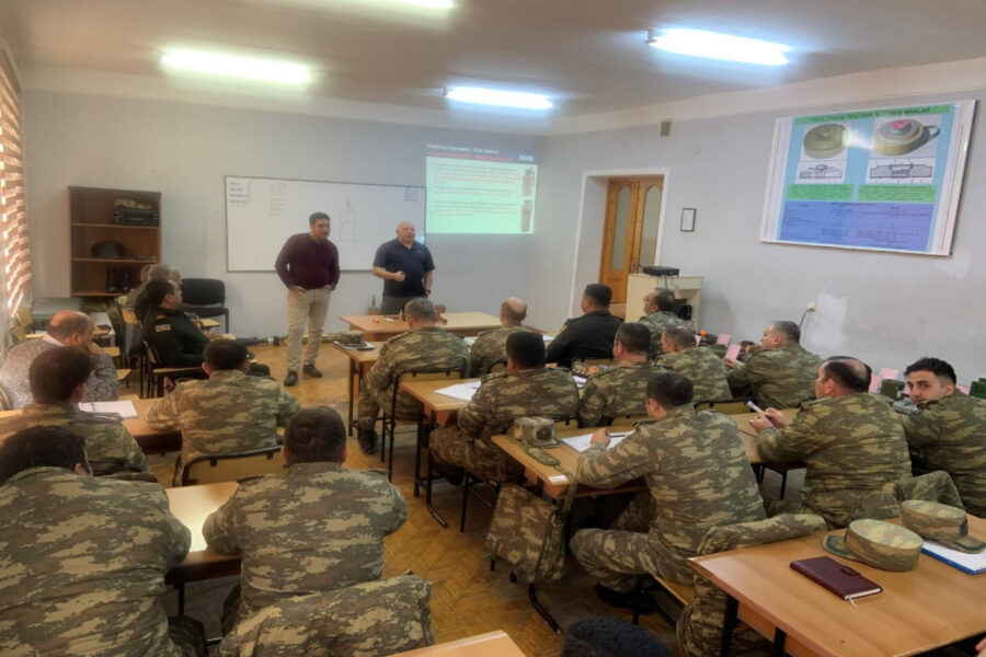 Britaniyalı mütəxəssislər zabitlərimizə belə təlim keçir - FOTO