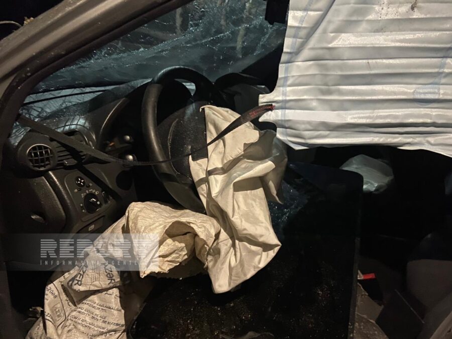 Kürdəmirdə avtomobil yoldan çıxaraq aşıb, xəsarət alan var