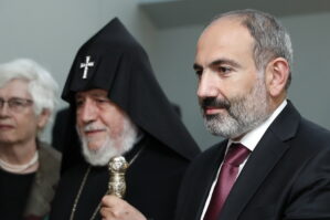 Erməni kilsəsi "Rubikonu keçdi" - Qalstanyan qurban verilir?