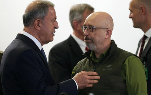 Hulusi Akar ukraynalı həmkarı ilə danışdı