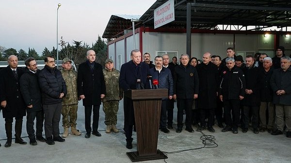 1675871262 0x0 asrin felaketinde 3 gun baskan erdogan afet bolgesinde duyurdu 10 ilde toplu konut yapilacak 1675870589790