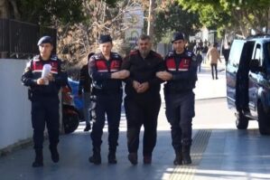 Hatayda dağılan binanın podratçısı zəlzələ qurbanı kimi oteldə qalırmış...