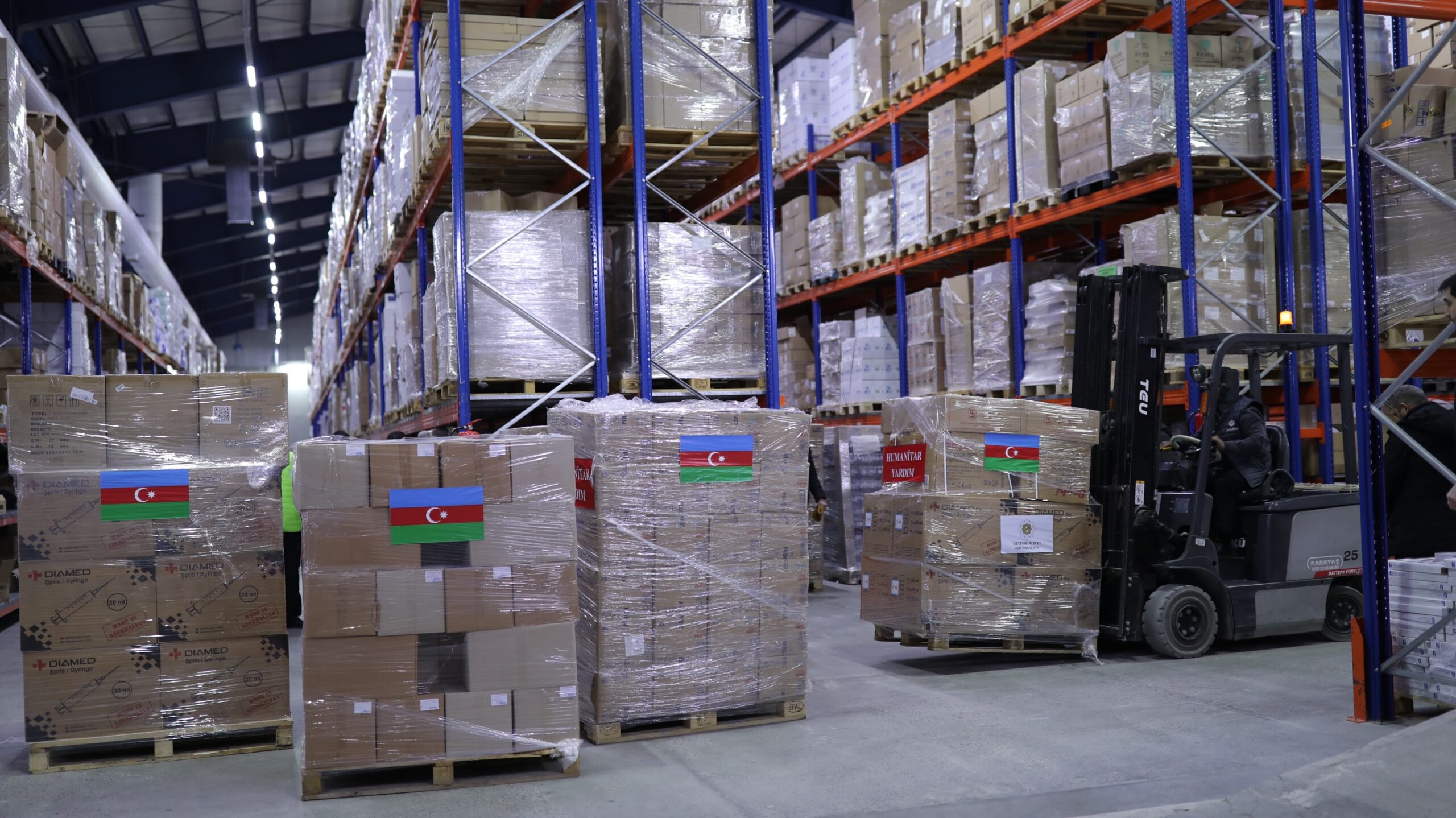 Heydər Əliyev Fondunun humanitar yardımını aparan təyyarə Türkiyəyə çatdı - YENİLƏNİB