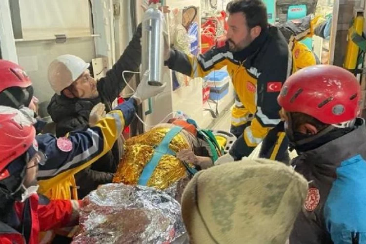 212 saat sonra gələn MÖCÜZƏ: 77 yaşlı qadın dağıntılar altından sağ çıxarıldı