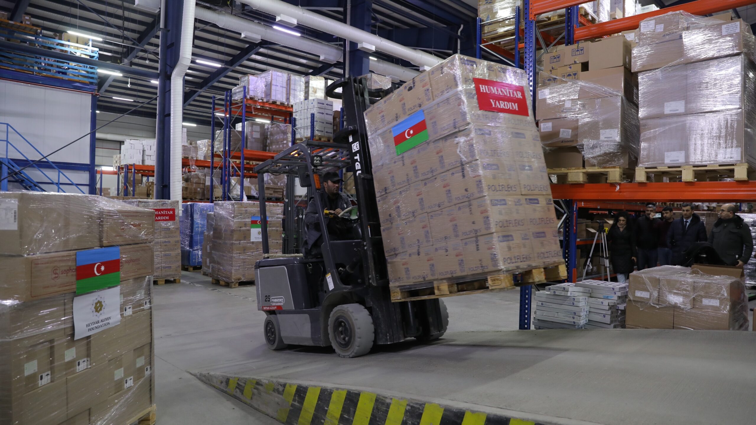 Heydər Əliyev Fondunun humanitar yardımını aparan təyyarə Türkiyəyə çatdı - YENİLƏNİB