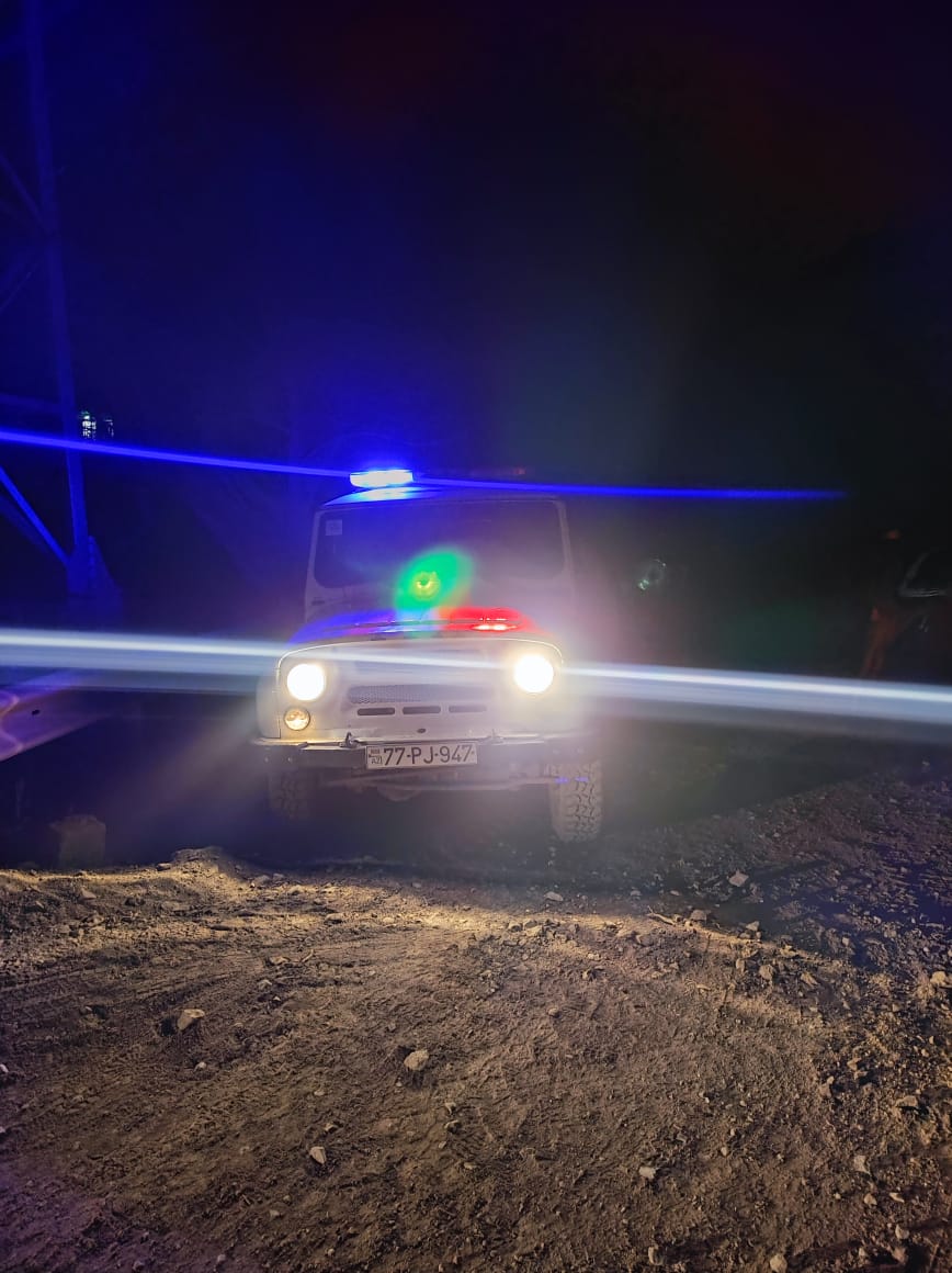 Kəlbəcərdə “Niva” çaya aşdı, ölən var - FOTOLAR