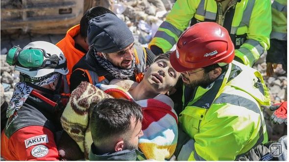 16 yaşlı Mahmud 56 saat sonra dağıntılar altından sağ çıxarıldı - FOTO