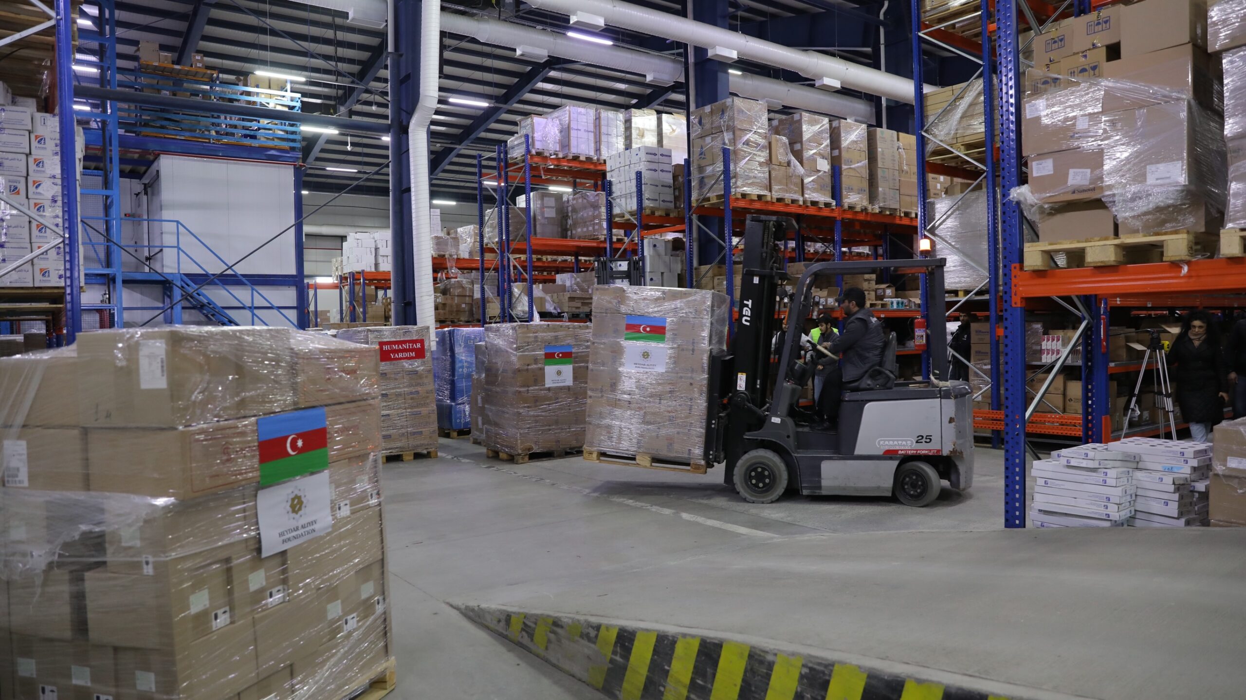 Heydər Əliyev Fondunun humanitar yardımını aparan təyyarə Türkiyəyə çatdı - YENİLƏNİB