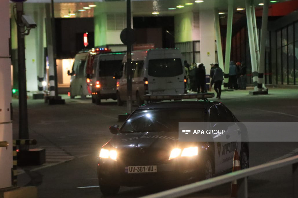 Türkiyədən təxliyə edilən Azərbaycan vətəndaşları Gürcüstan vasitəsilə Vətənə gətirildi - FOTO