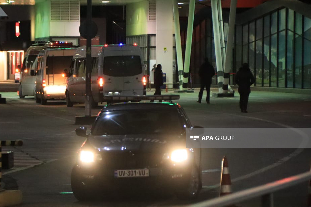 Türkiyədən təxliyə edilən Azərbaycan vətəndaşları Gürcüstan vasitəsilə Vətənə gətirildi - FOTO