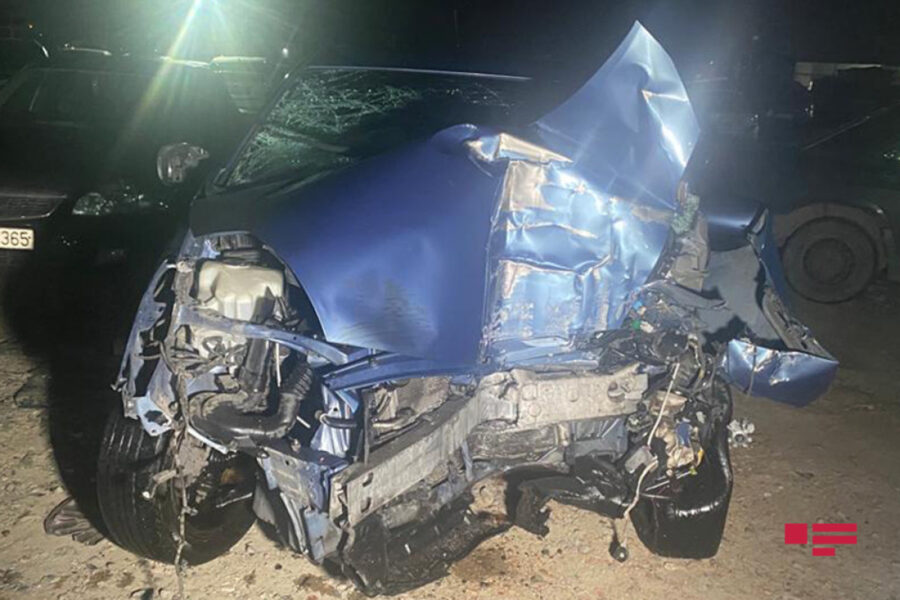 Bakıda avtomobil divara çırpıldı: 5 qadın xəsarət aldı