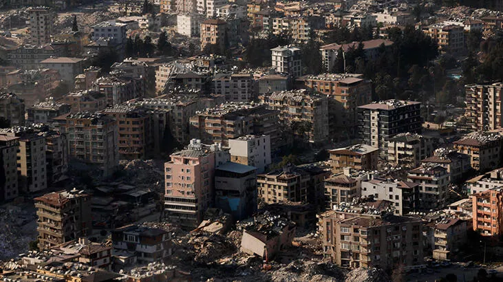 Təbii fəlakətin yerlə yeksan etdiyi şəhərin dəhşət saçan görüntüsü 6 Təbii fəlakətin yerlə yeksan etdiyi şəhərin dəhşət saçan görüntüsü