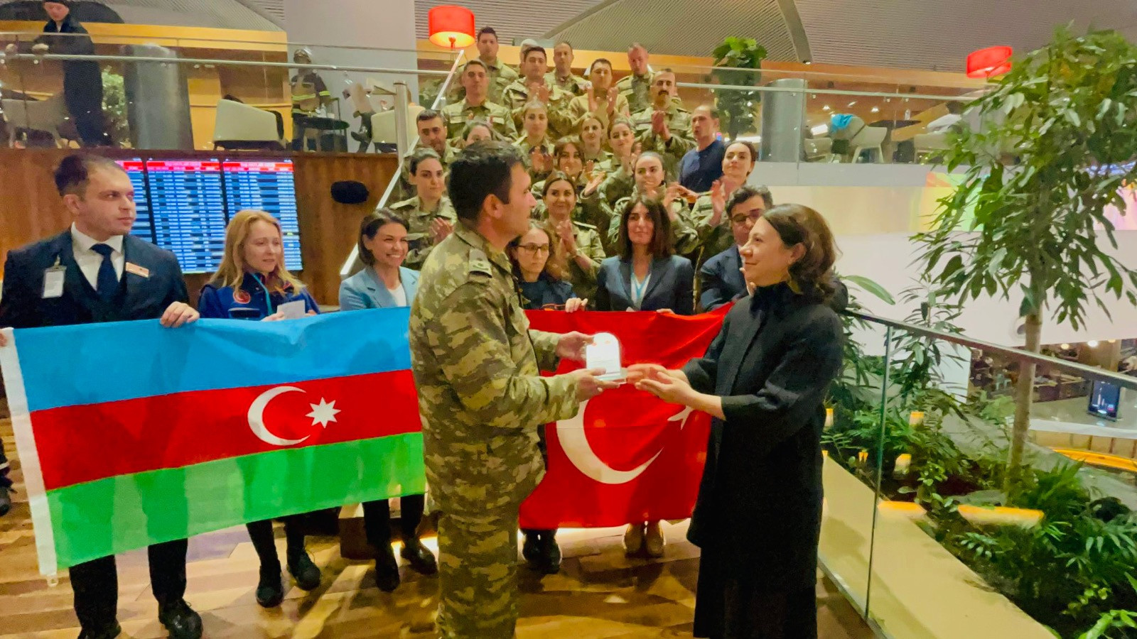 Tibbi personalın bir qismi Kahramanmaraşdan qayıdır - FOTO