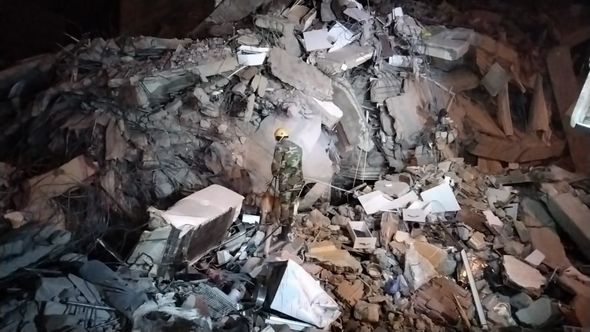 FHN Kahramanmaraşda axtarış işlərinə itləri də cəlb etdi - FOTOLAR