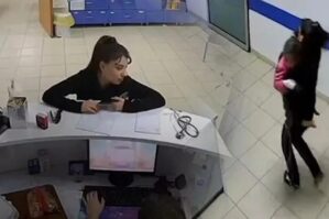 Türkiyə bu qadından danışır: zəlzələ anında görün nə etdi - VİDEO