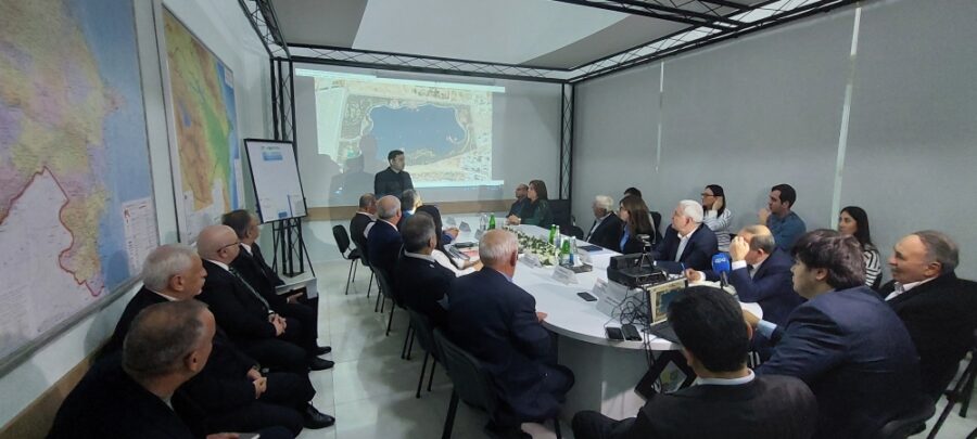 Alimlər yenidən müzakirə edir: “Canlı göl”, “Yaşıl göl”, yoxsa “Şamlı göl”?