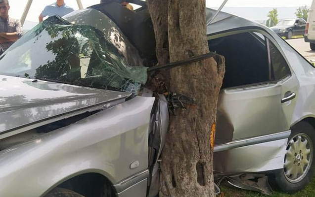 Mingəçevirdə maşın qadını vurdu, körpəsi ilə xəsarət aldı