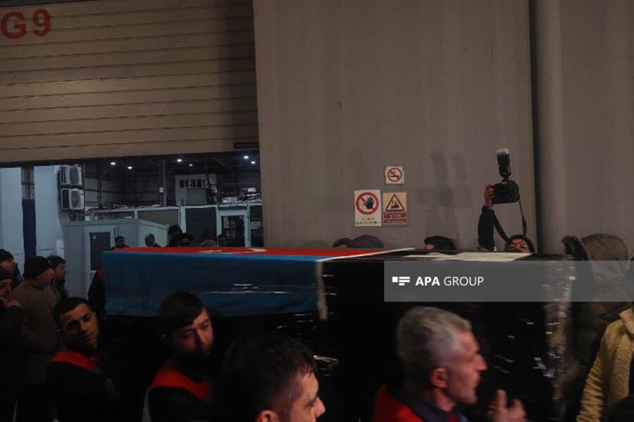 Zəlzələdə həlak olan tələbələrin nəşi Azərbaycana gətirildi - VİDEO 1 Zəlzələdə həlak olan tələbələrin nəşi Azərbaycana gətirildi - VİDEO