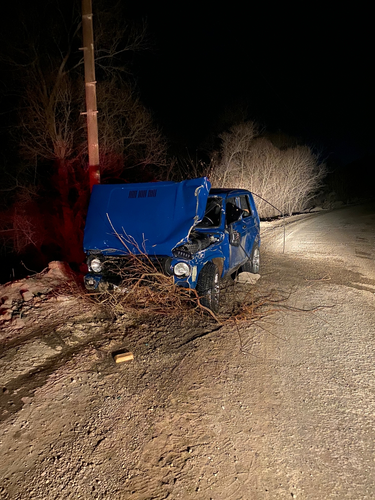 Kəlbəcərdə “Niva” çaya aşdı, ölən var - FOTOLAR