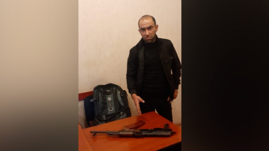 Cinayətkarlığı təbliğ edən və “Kalaşnikov" gəzdirən şəxs saxlanıldı - VİDEO 1 e5cf95e8 a74f 4871 a0c8 7b868fb1ccdc