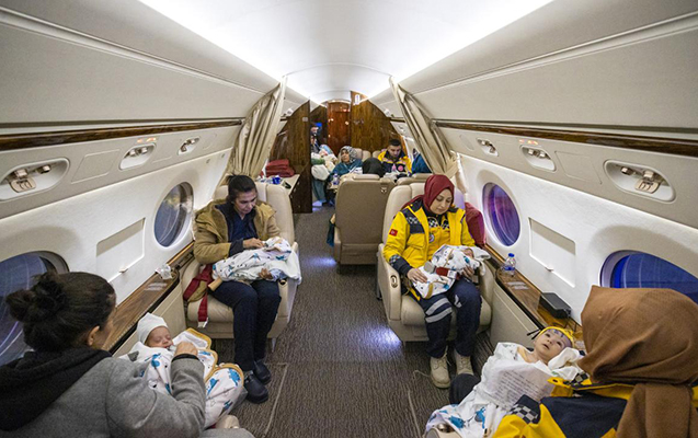 Kimsəsiz körpələr Ərdoğanın təyyarəsi ilə Ankaraya aparıldı - FOTOLAR