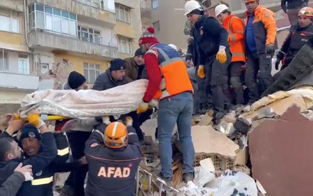 Dağıntılar altından 88 yaşlı qadın da xilas edildi