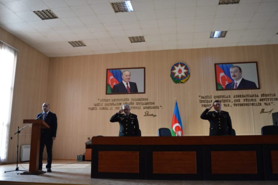 Hərbi hissələrdə şəxsi heyətin hüquqi bilikləri artırılır - FOTOLAR