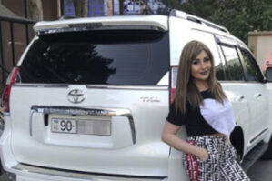 Tanınmış xanım bloger adam vurdu, yoxa çıxdı