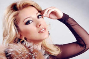 Tanınmış müğənni mükafatlandırıldı, deputat təqdim etdi