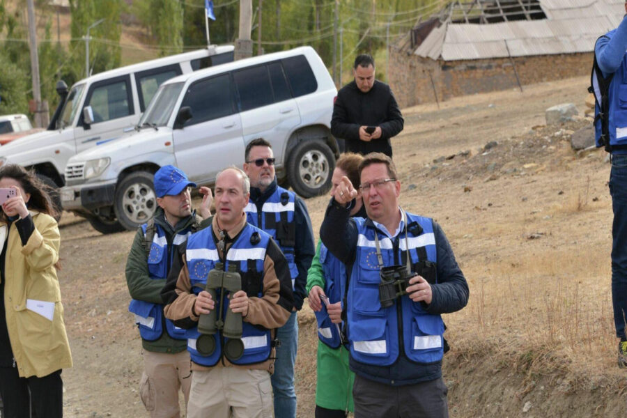 Aİ-nin mülki missiyası sərhəddə fəaliyyətə başlayır