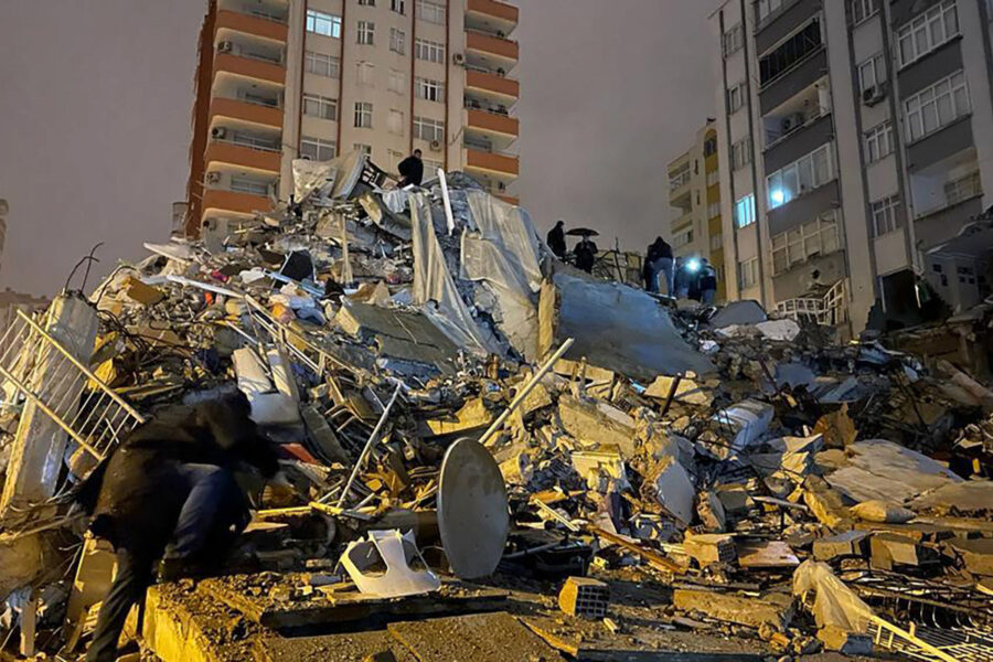 Tələbələrin olduğu binanın dibinə çatıblar - RƏSMİ